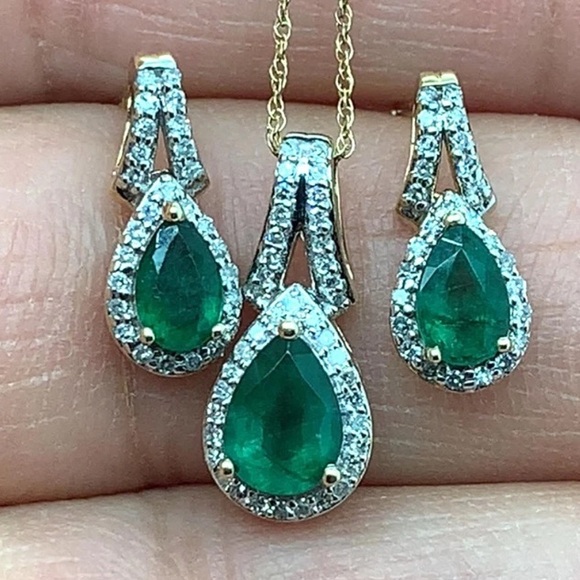 Stunning 10K YG Emerald & Diamond Earrings & Matching Pendant Necklace Set 18” - Picture 3 of 11